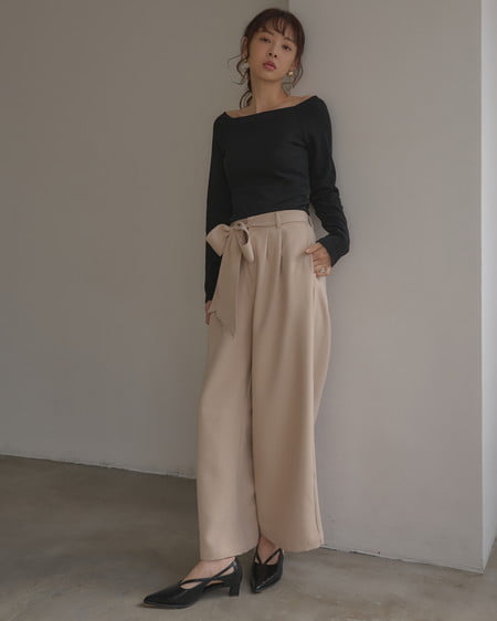 INGNI（イング） カップ付オフショルトップス ｸﾛ