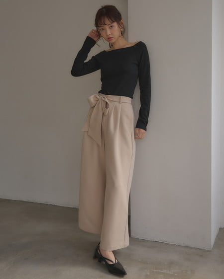 INGNI（イング） カップ付オフショルトップス ｸﾛ