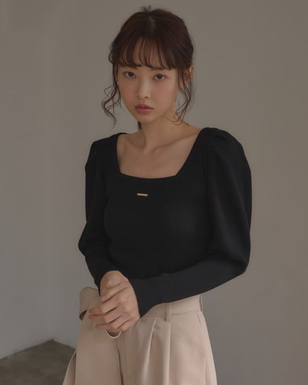 INGNI（イング） プレート付パフスリーブリブニット ｸﾛ