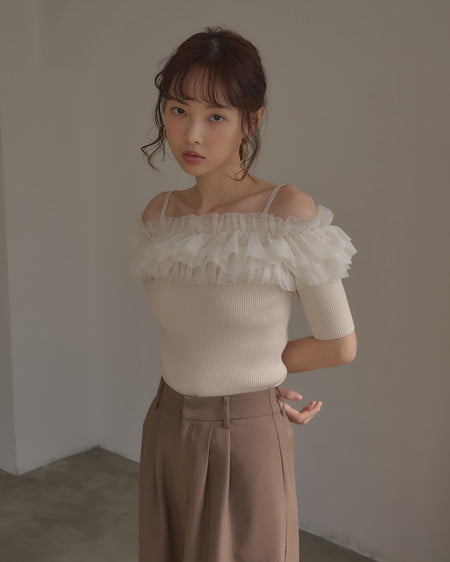 【INGNI SOELA】新作 チュールオフショルダブルフリル半袖ニット