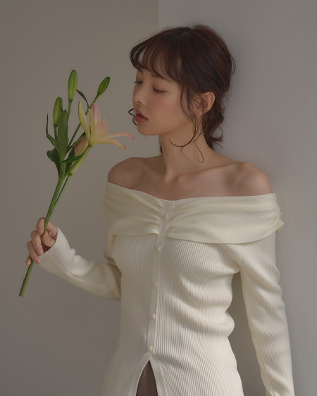 【INGNI SOELA】新作 フロントボタンオフショルニット