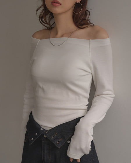 INGNI（イング） カップ付オフショルトップス ｵﾌﾎﾜｲﾄ