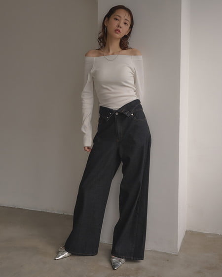 INGNI（イング） カップ付オフショルトップス ｵﾌﾎﾜｲﾄ