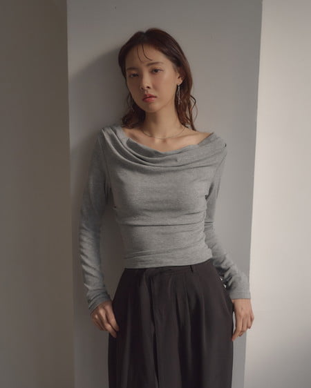 【INGNI SOELA】新作 ギャザードレープトップス