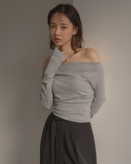 INGNI（イング） ギャザードレープトップス ﾗｲﾄｸﾞﾚｰ