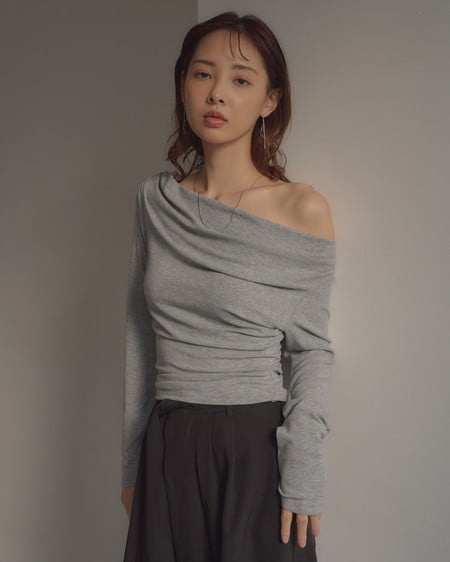 INGNI（イング） ギャザードレープトップス ﾗｲﾄｸﾞﾚｰ