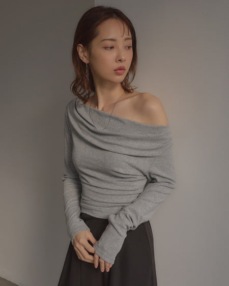 INGNI（イング） ギャザードレープトップス ﾗｲﾄｸﾞﾚｰ