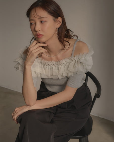 INGNI(イング) チュールオフショルダブルフリル半袖ニット グレー/アイボリー