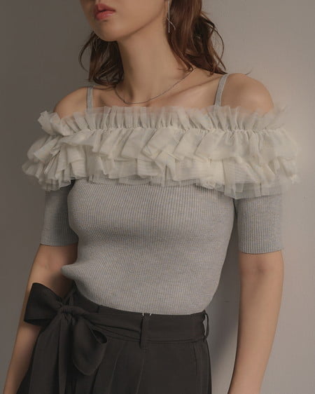 INGNI(イング) チュールオフショルダブルフリル半袖ニット グレー/アイボリー