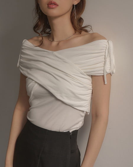 INGNI（イング） ギャザークロスオフショルトップス ｵﾌﾎﾜｲﾄ