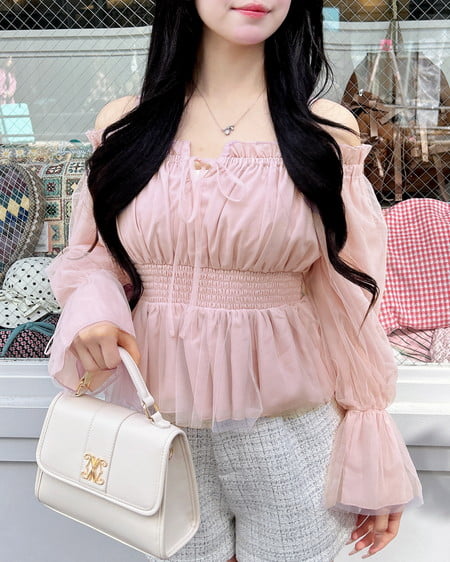 INGNI(イング) エンブレム付ショルダーバッグ オフホワイト