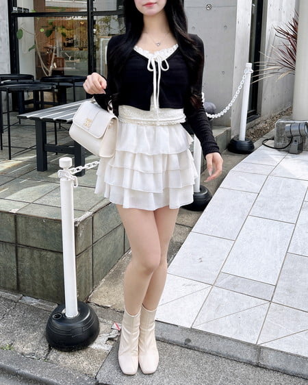 INGNI(イング) エンブレム付ショルダーバッグ オフホワイト