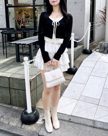 INGNI(イング) エンブレム付ショルダーバッグ オフホワイト