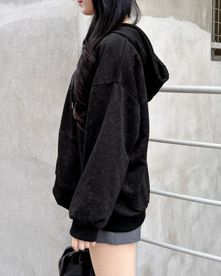 INGNI（イング） ムラ染め貼付ロゴジップパーカー ｸﾛ