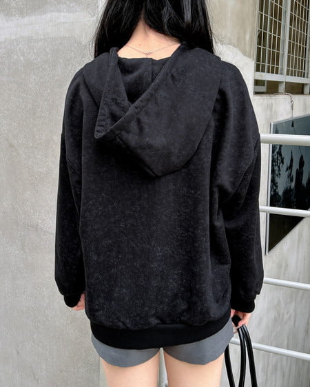 INGNI（イング） ムラ染め貼付ロゴジップパーカー ｸﾛ