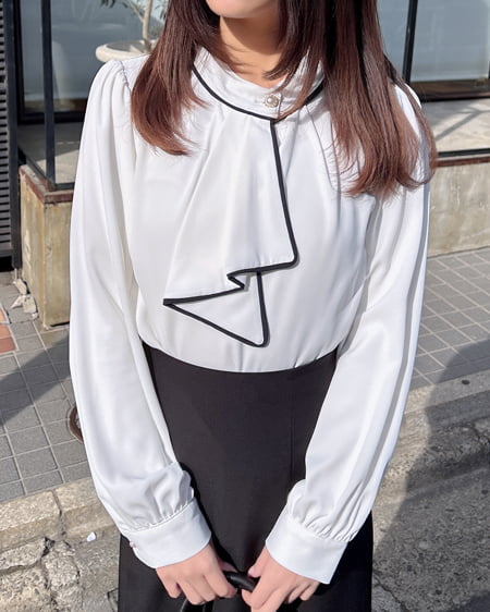 【3／11 2時までの限定価格】【WEB限定】ボウタイトロミブラウス