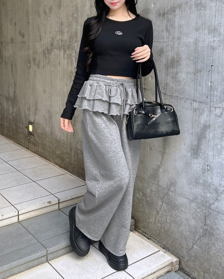 INGNI(イング) サイドレース胸ロゴロングTシャツ クロ