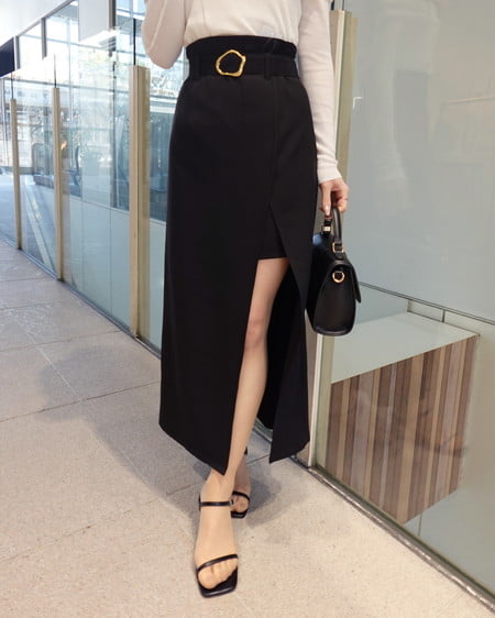 INGNI（イング） 変形バックルIラインスカート ｸﾛ