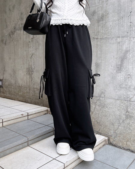 INGNI(イング) リボン付カーゴスウェットパンツ クロ