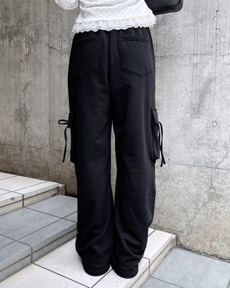 INGNI(イング) リボン付カーゴスウェットパンツ クロ