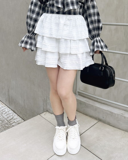 INGNI（イング） レースフリルショートパンツ ｵﾌﾎﾜｲﾄ