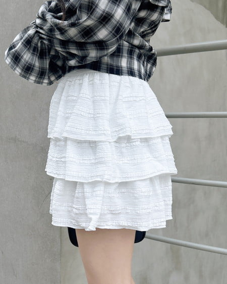 INGNI（イング） レースフリルショートパンツ ｵﾌﾎﾜｲﾄ