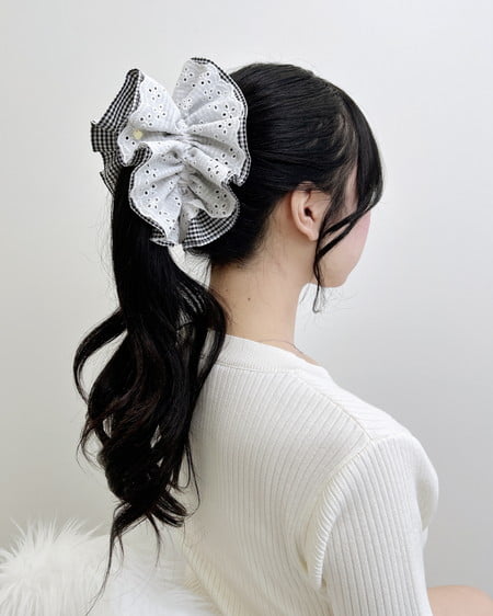 INGNI（イング） レースビッグシュシュ ｷﾞﾝｶﾞﾑ