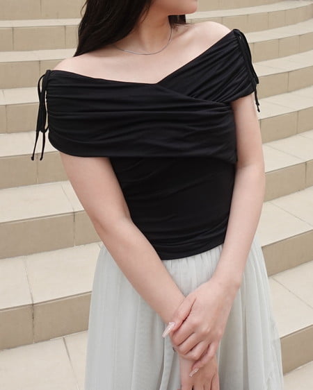 INGNI（イング） ギャザークロスオフショルトップス ｸﾛ