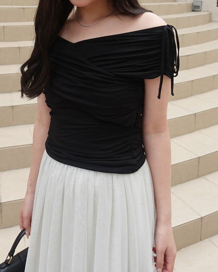 INGNI（イング） ギャザークロスオフショルトップス ｸﾛ