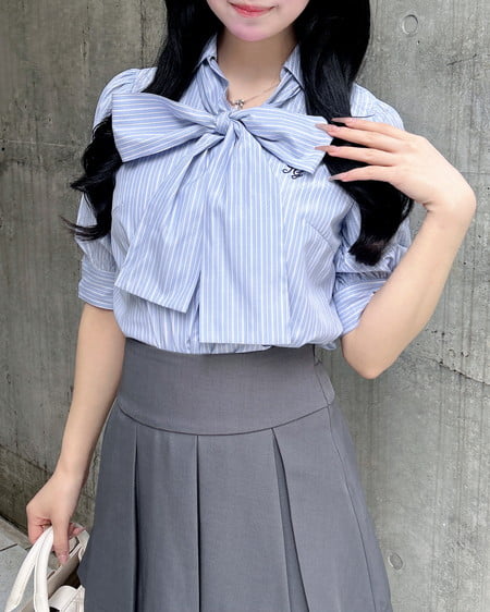 【一部カラー予約受付中】【WEB限定カラーあり】胸刺繍ボウタイ半袖ブラウス