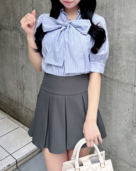 INGNI（イング） 胸刺繍ボウタイ半袖ブラウス ﾌﾞﾙｰ/ｽﾄﾗｲﾌﾟ