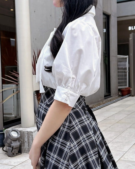 INGNI（イング） 胸刺繍ボウタイ半袖ブラウス ｵﾌﾎﾜｲﾄ