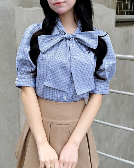 INGNI（イング） 胸刺繍ボウタイ半袖ブラウス ﾌﾞﾙｰ/ﾁｪｯｸ