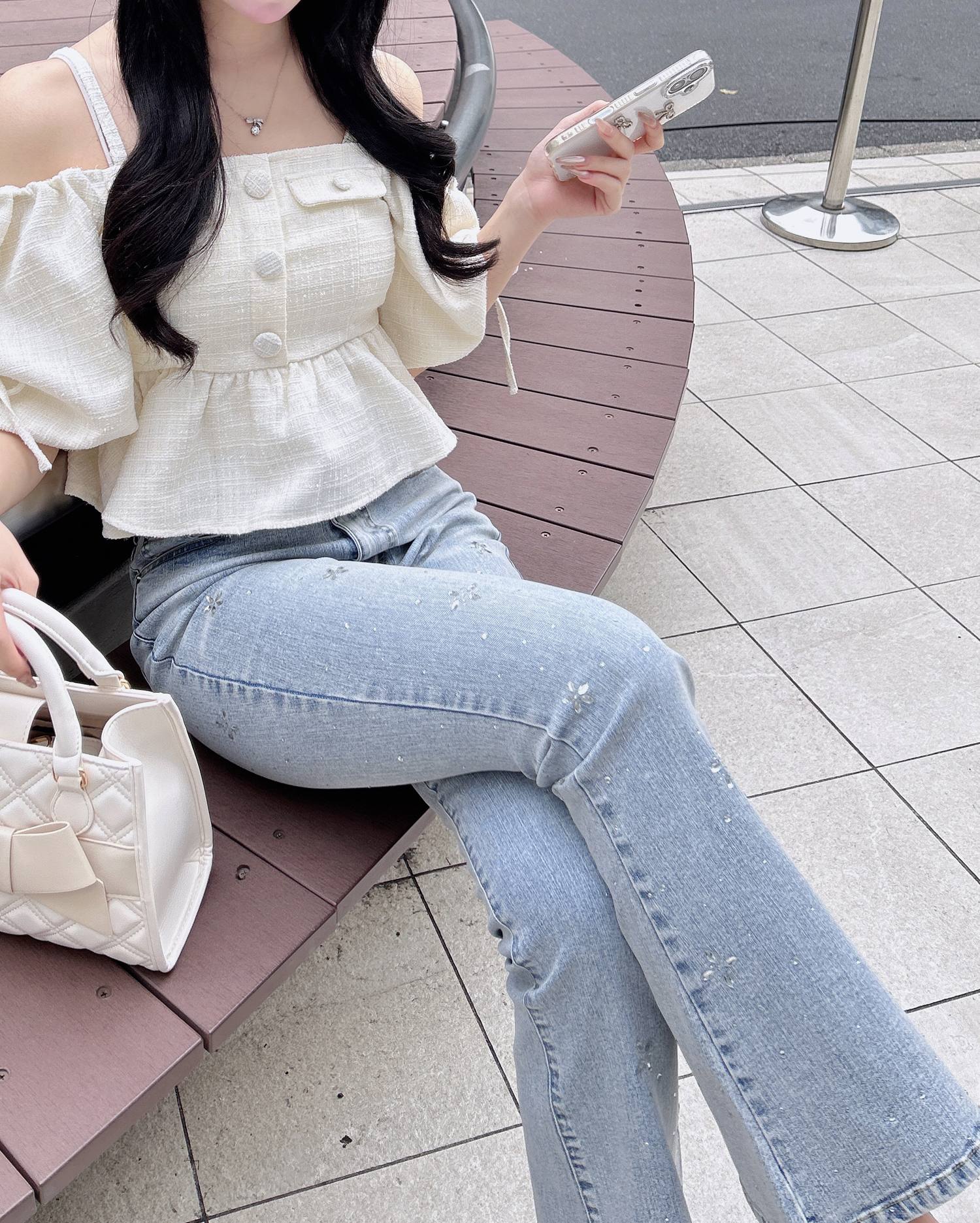 ビジュー付フレアデニムパンツ