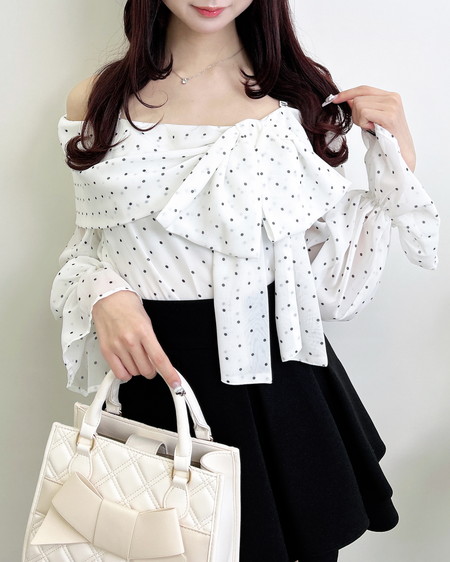 【WEB限定】シアーオフショルリボンブラウス