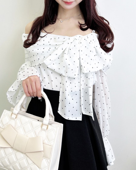 INGNI（イング） シアーオフショルリボンブラウス ｵﾌﾎﾜｲﾄ/ﾄﾞｯﾄ