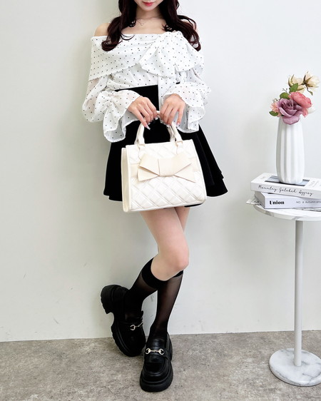 INGNI（イング） シアーオフショルリボンブラウス ｵﾌﾎﾜｲﾄ/ﾄﾞｯﾄ