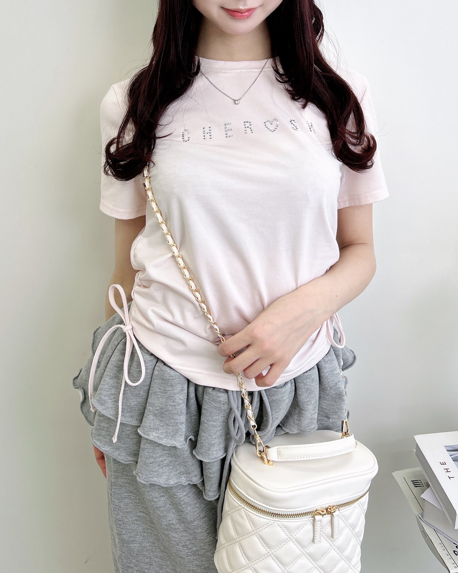 サイドギャザーリボンラインストーンロゴTシャツ