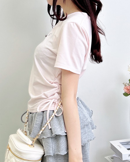 INGNI（イング） サイドギャザーリボンラインストーンロゴTシャツ ﾗｲﾄﾋﾟﾝｸ