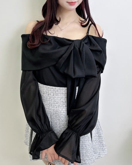 INGNI（イング） シアーオフショルリボンブラウス ｸﾛ