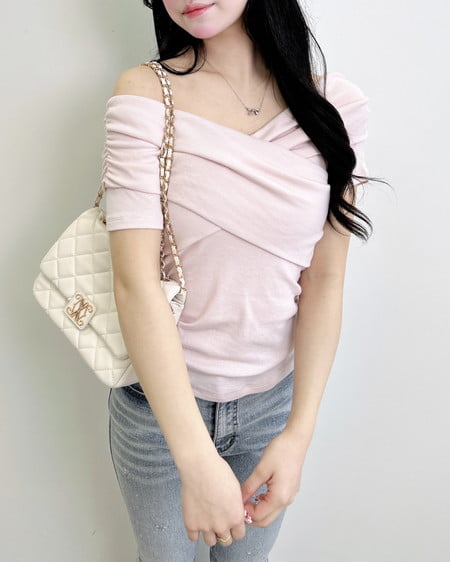 INGNI（イング） エンブレム付キルティングショルダーバッグ ｵﾌﾎﾜｲﾄ