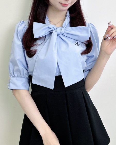 【一部カラー予約受付中】【WEB限定カラーあり】胸刺繍ボウタイ半袖ブラウス