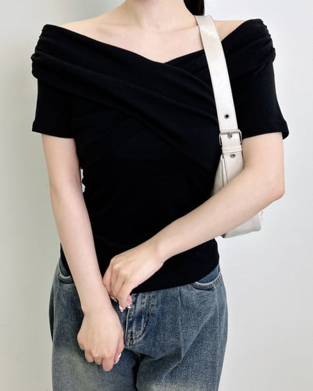 【WEB限定】クロスオフショルトップス