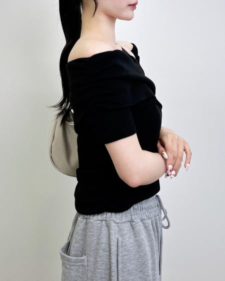 INGNI（イング） クロスオフショルトップス ｸﾛ