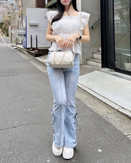 INGNI（イング） サイドレースアップ＆センターシームフレアデニムパンツ ﾃﾞﾆﾑ/ﾗｲﾄﾌﾞﾙｰ