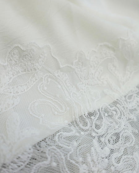 INGNI（イング） 裾レースサテンキャミ ｵﾌﾎﾜｲﾄ