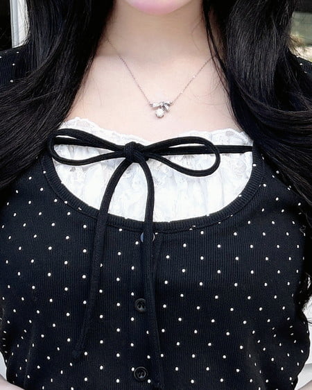 INGNI（イング） レースレイヤード風リボン付きリブトップス ｸﾛｵﾌ/ﾄﾞｯﾄ