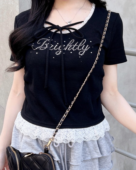 INGNI（イング） リボン付レース出しラインストーンロゴトップス ｸﾛ