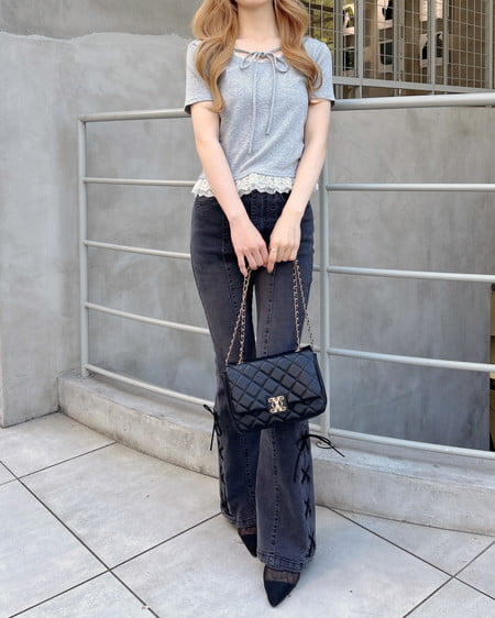 INGNI（イング） リボン付レース出しラインストーンロゴトップス ｸﾞﾚｰ