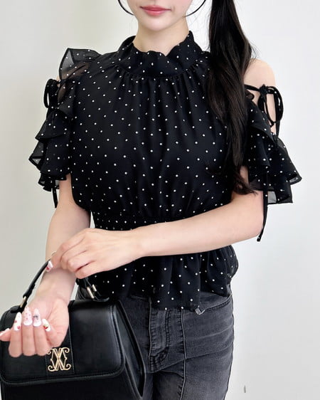 INGNI（イング） アソート2Wayリボン肩あきフリルブラウス ｸﾛ/ﾄﾞｯﾄ